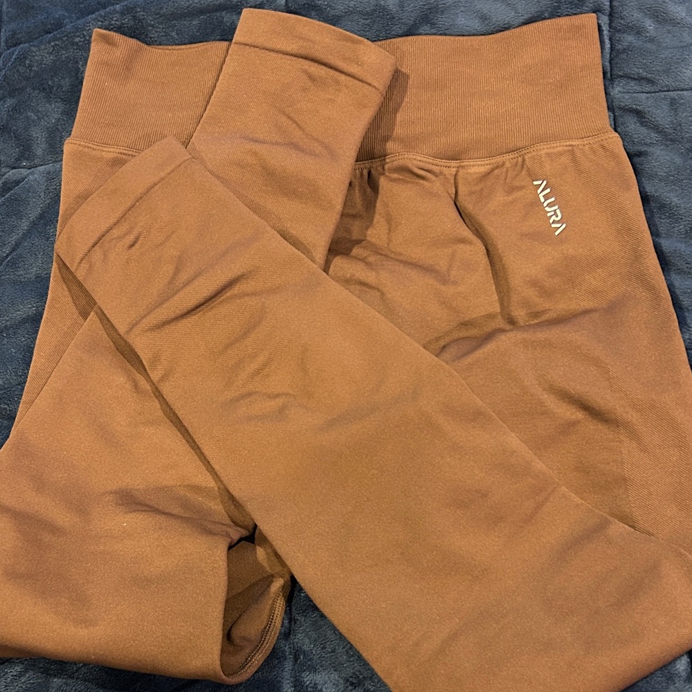 Alura butt lift High-Rise Leggings in Chestnut Brown
